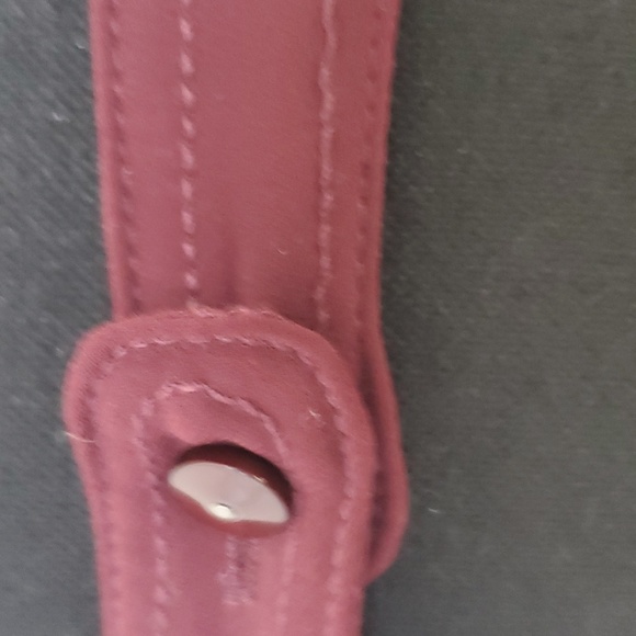 NWT Chic Cache burgundy blouse with peek a boo cutout in back. - Picture 4 of 10